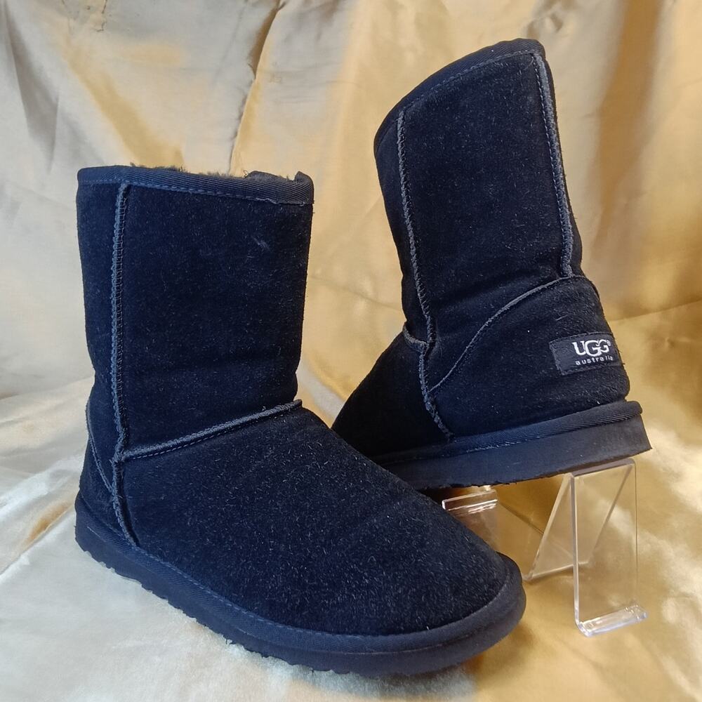 UGG Classic Short II Boots Womens 10 Shearling Fall Winter Cozy Comfort Booties